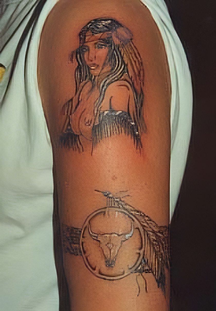 Erotische Indianerfrau und Skull Armband