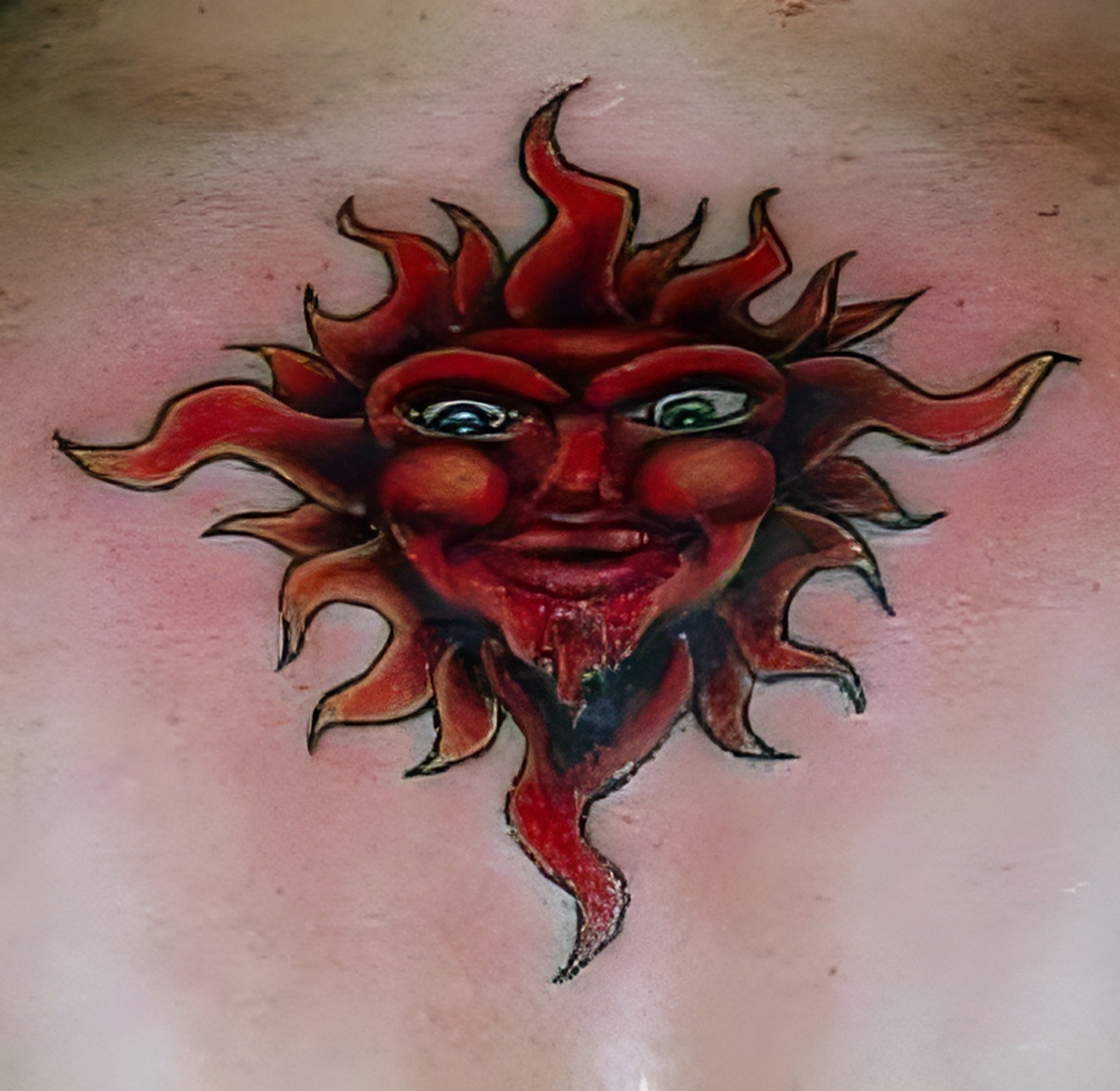 Rote Sonne mit Teufel ähnlichem Gesicht