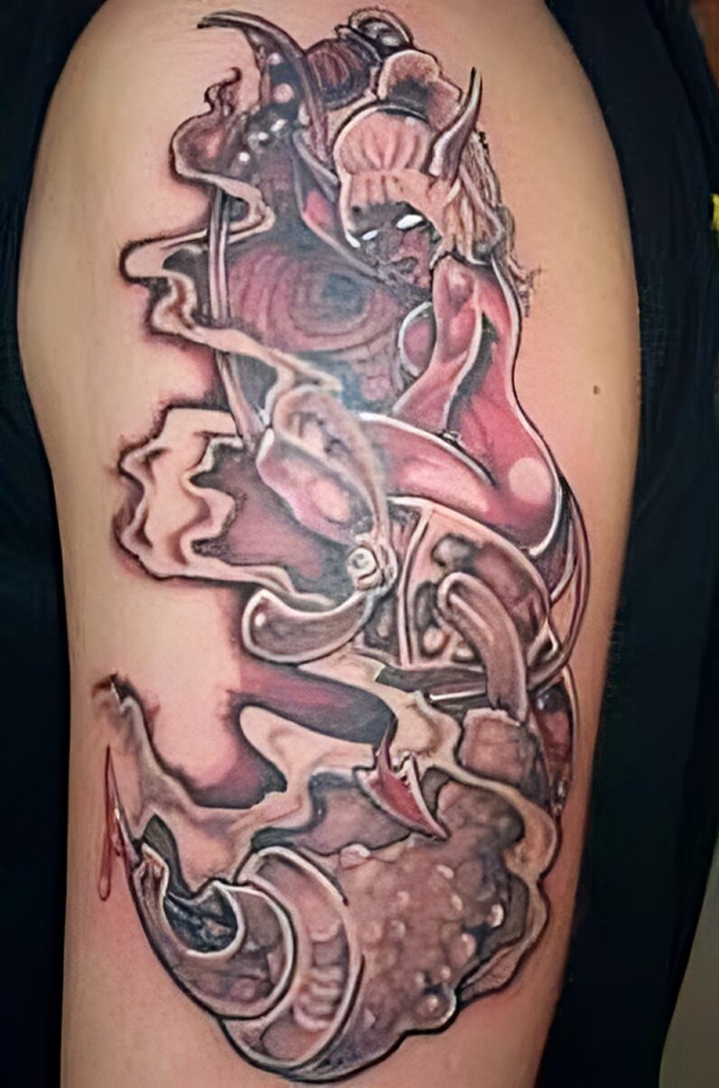 Weiblicher Teufel auf Tattoomaschine Weiblicher Teufel auf Tattoomaschine